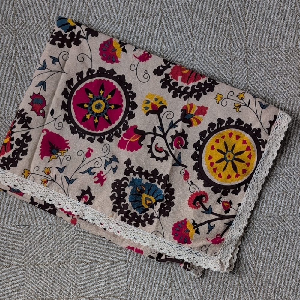Floral Medallion Lace-Edge Tablecloth in Tan, Red, Blue, & Yellow